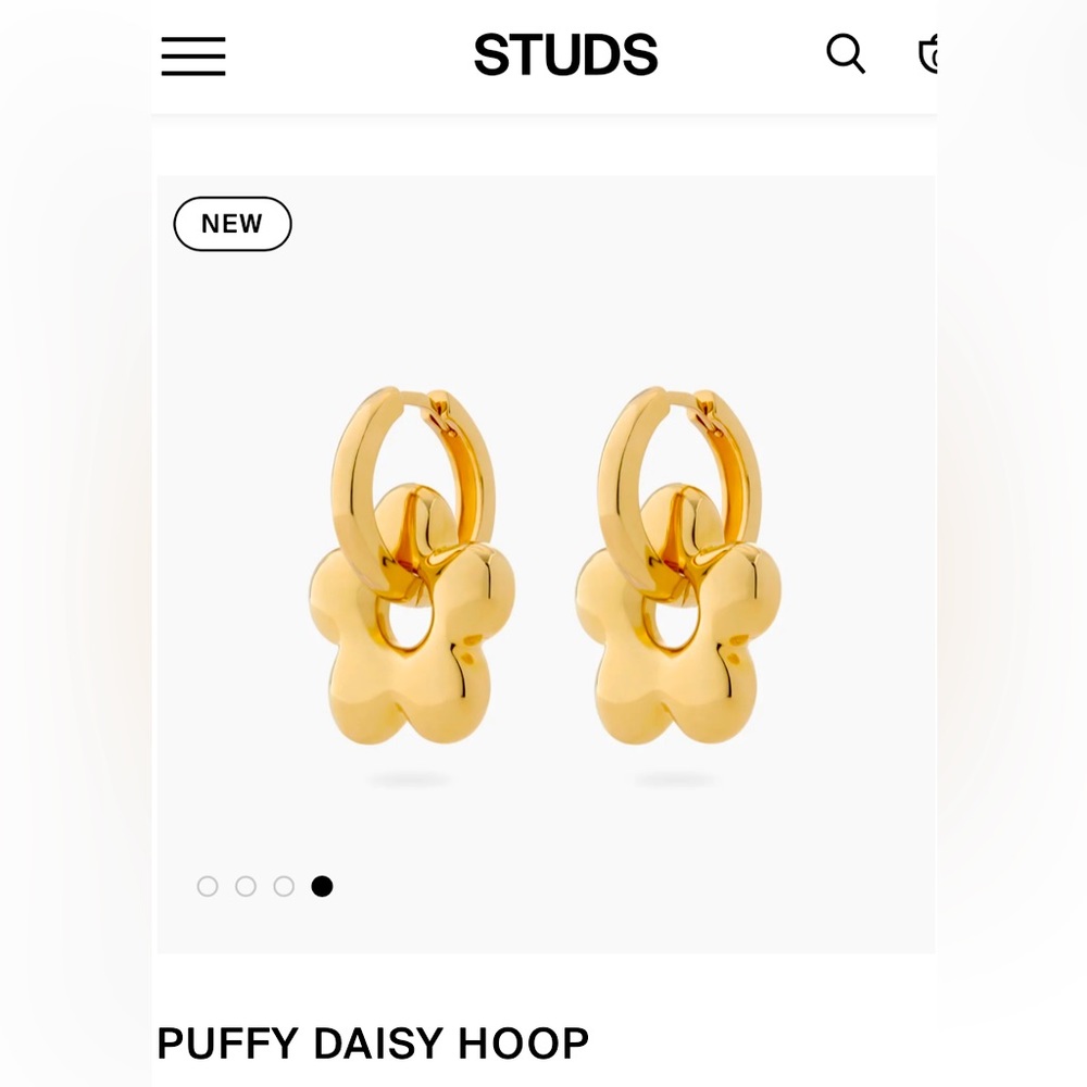 NEW! CHIC GOLD PUFFY DAISY HOOPS